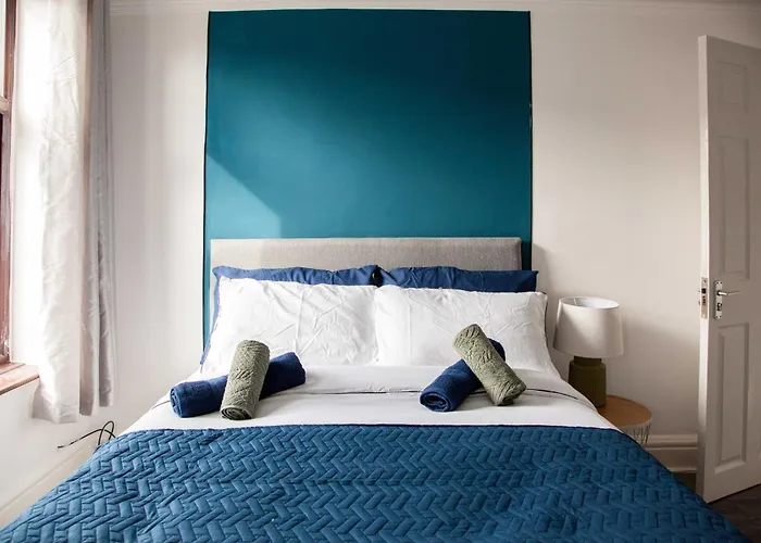 Spacious Home For Mid - Long Stays, 4 Bedrooms, Sleeps Upto 10