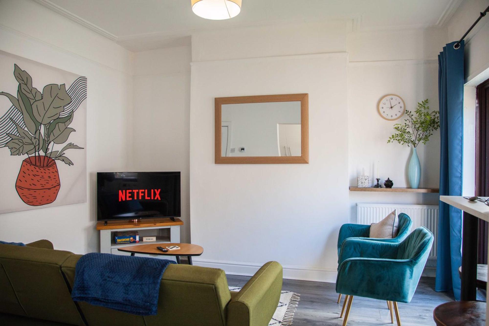 Spacious For Mid - Long Stays, 4 Bedrooms, Sleeps Upto 10 *