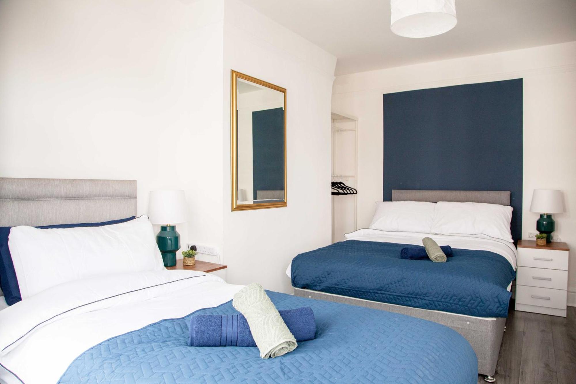 Spacious For Mid - Long Stays, 4 Bedrooms, Sleeps Upto 10 Liverpool