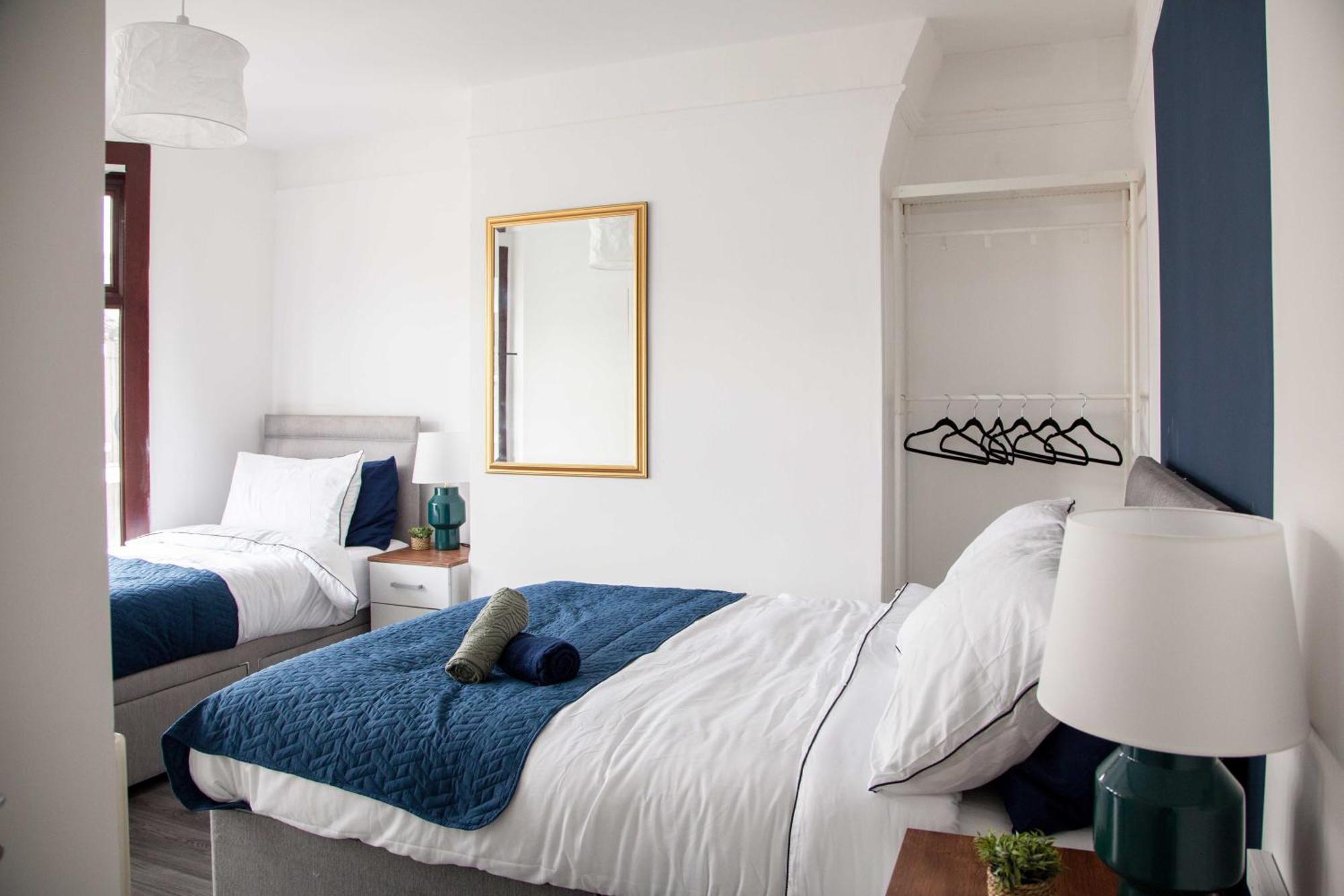 Spacious For Mid - Long Stays, 4 Bedrooms, Sleeps Upto 10 Holiday home