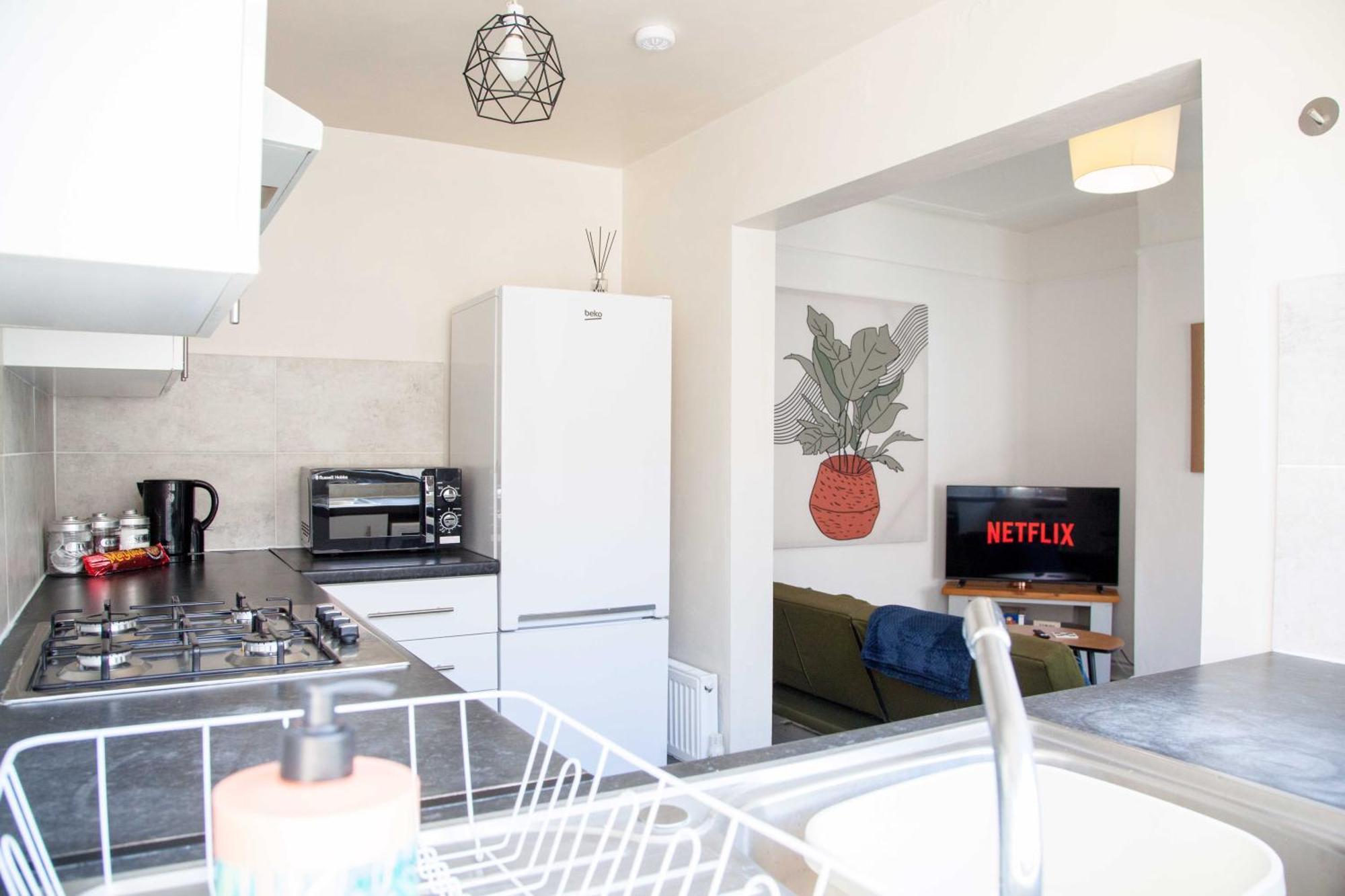 Spacious For Mid - Long Stays, 4 Bedrooms, Sleeps Upto 10 Holiday home *